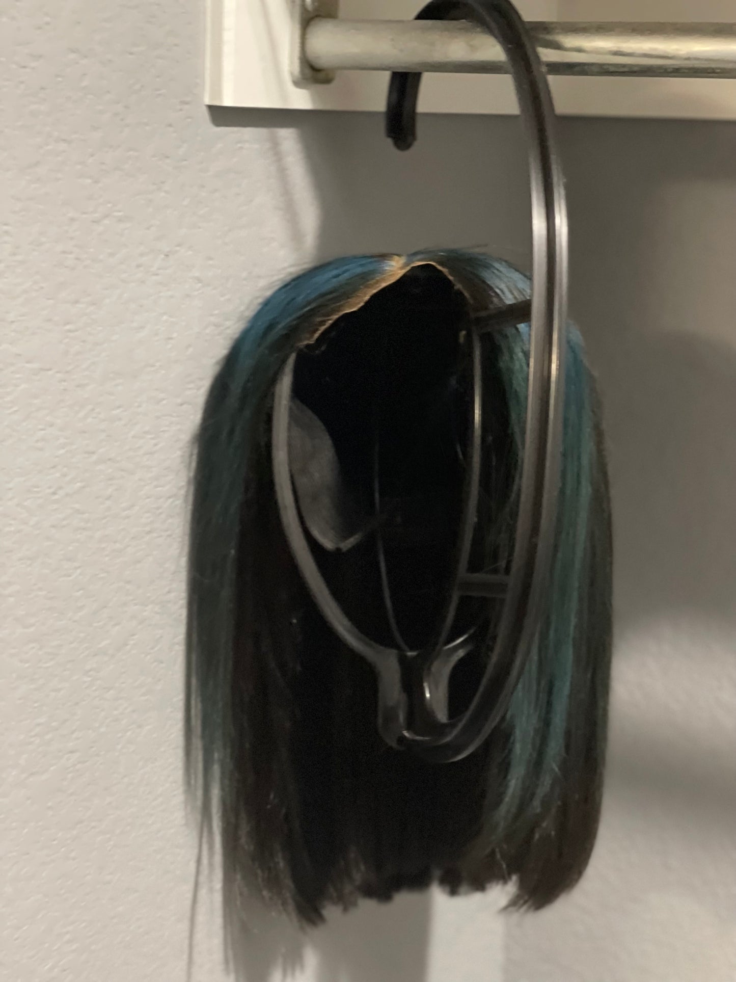 WIG HANGER