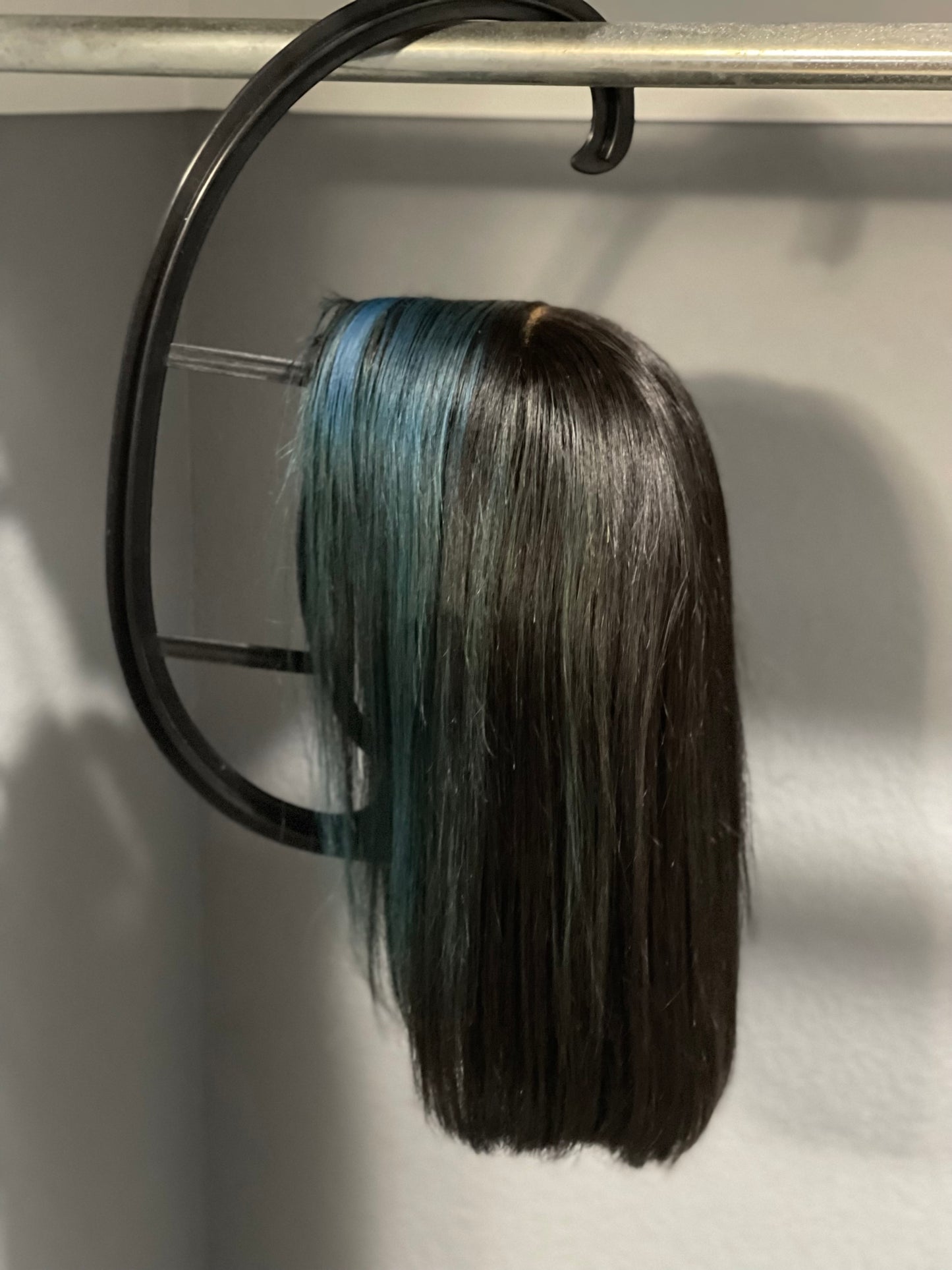 WIG HANGER